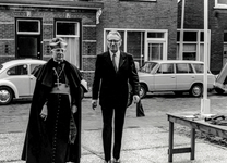 OVI-00001303 bisschop Zwartkruis bezoekt jubilerende kerk, met pastoor Meijer